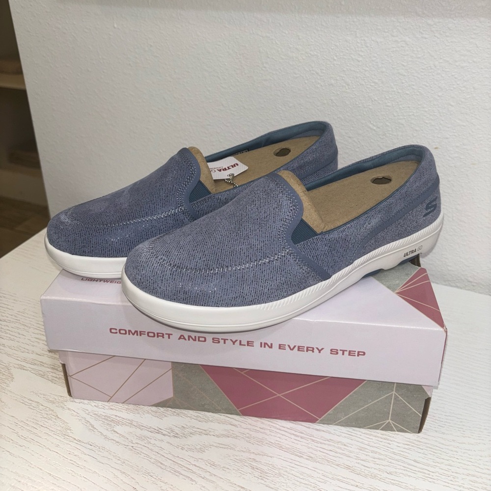 NWT Sketchers On the Go Bliss Sneakers